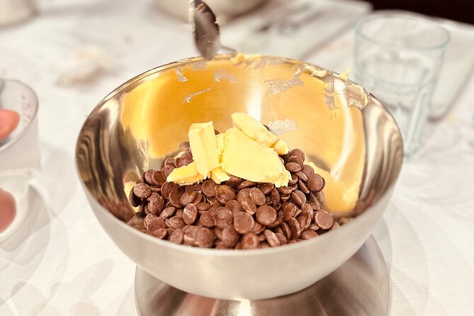 1.5h Hands on Chocolate Workshop: Truffles & Tasting - How much chocolate history will you get?