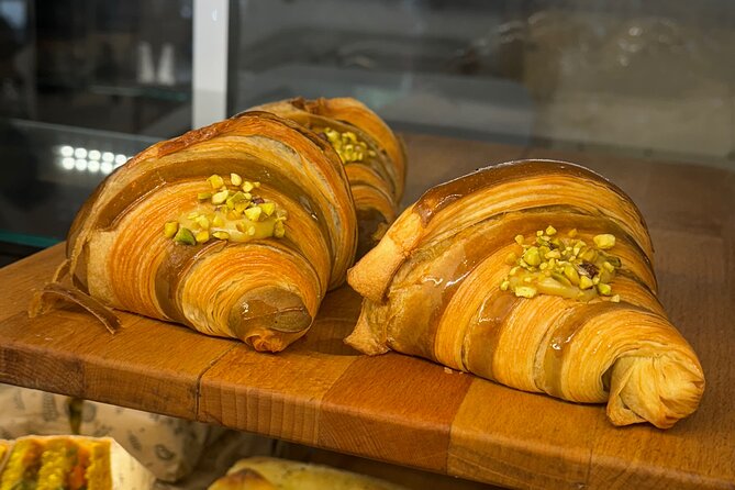 #1 Montmartre Pastries & Chocolate Food Tour with 6+ Tastings - What the small group changes