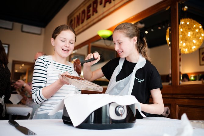 2.5h Belgian Chocolate Pralines Workshop in Brussels - Tempering chocolate without turning it into a science lesson