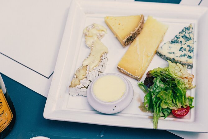 A Morning in Paris Food Tour: Croissants, Baguettes & Chocolate - What the guides add to the food