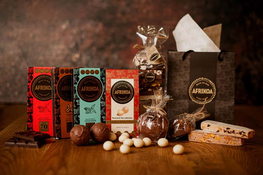AFRIKOA Bean-to-Bar Chocolate Experience - Tempering gives the chocolate its finish
