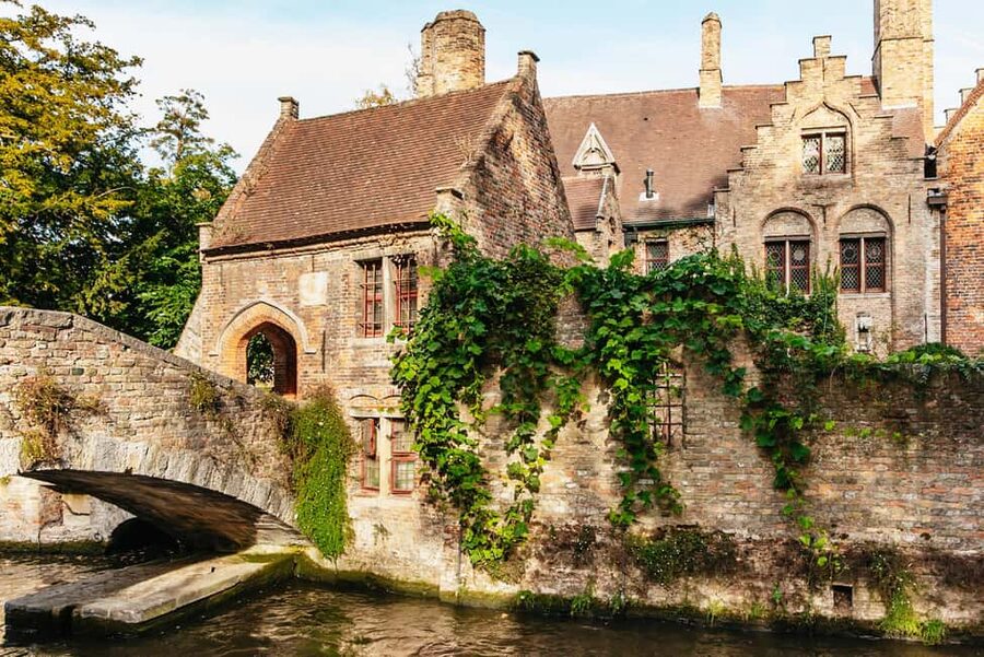 Amsterdam: Brussels & Bruges w/ Optional Chocolate Tasting - Bruges: canals, bridges, and medieval streets