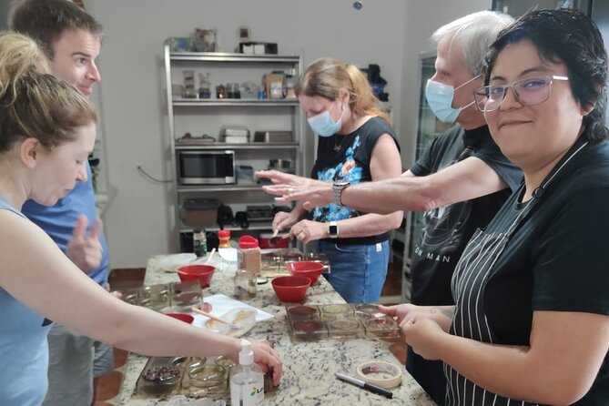 Artisanal Chocolate Bean to Bar Workshop in Cancún - A tasting that goes beyond your own bars