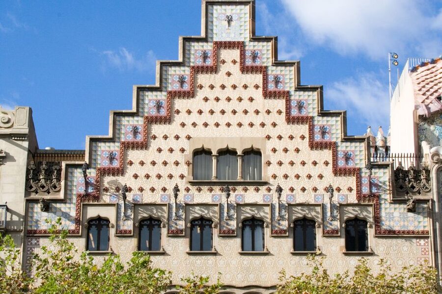 Barcelona: Casa Amatller Guided Visit with Chocolate Gift - Puig i Cadafalch’s Catalan Modernist design