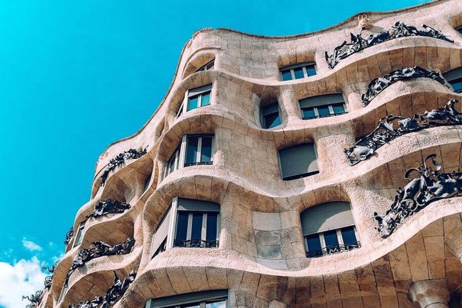 Barcelona: Casa Batlló, La Pedrera, & Chocolate Tasting Tour - Why the Block of Discord matters