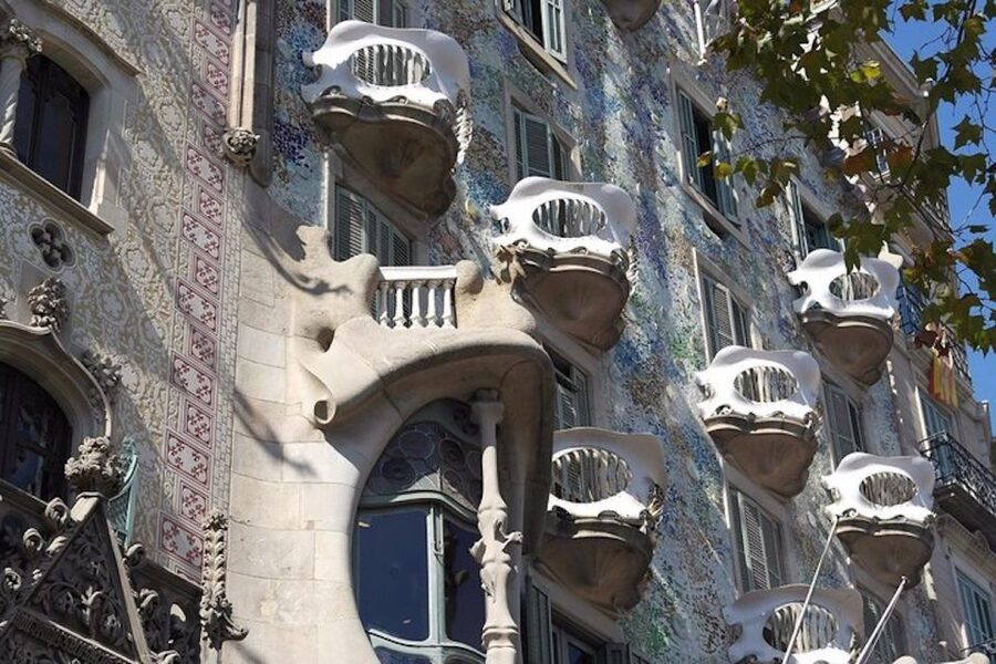 Barcelona: Casa Batlló, La Pedrera, & Chocolate Tasting Tour - Is $230 a fair price?