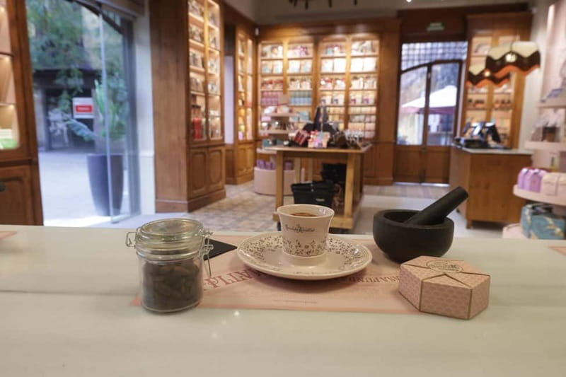 Barcelona & Chocolate Amatller History and Culture + Activity and Tasting - Why this small chocolate stop works in Barcelona