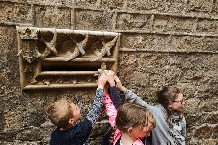Barcelona: Churros, Hot Chocolate, and Games Family Tour - La Rambla and the first taste of Barcelona