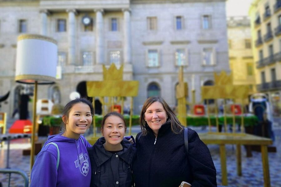 Barcelona: Churros, Hot Chocolate, and Games Family Tour - Churros and hot chocolate, the tour’s sweet reward