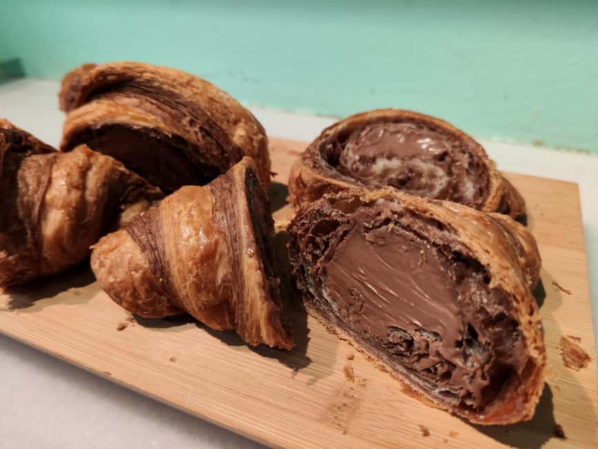 Barcelona: Delicious Chocolate walking tour - Traditional recipes and newer pastry shops