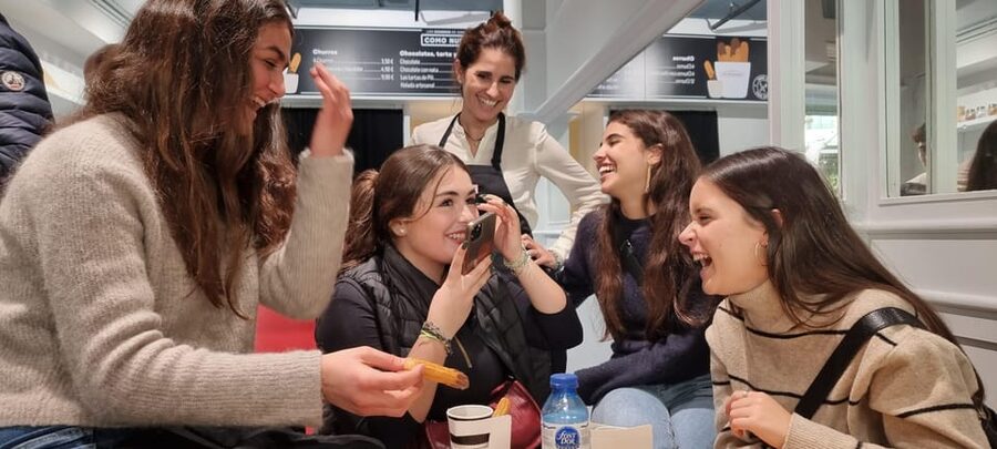 Barcelona: Experience the Best Churros with Hot Chocolate - Don Benito and the Style of the Welcome