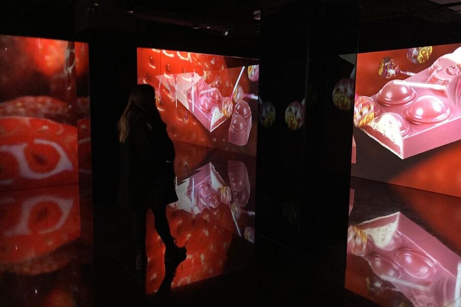 Barcelona: Nougat and Chocolate Museum Tour with Tasting - Projections bring the production story to life