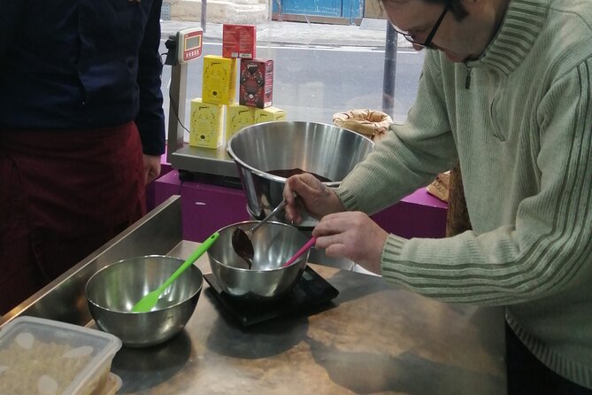 Become a Chocolate Master! Chocolate Bar Workshop in Paris - Why the small group changes the experience