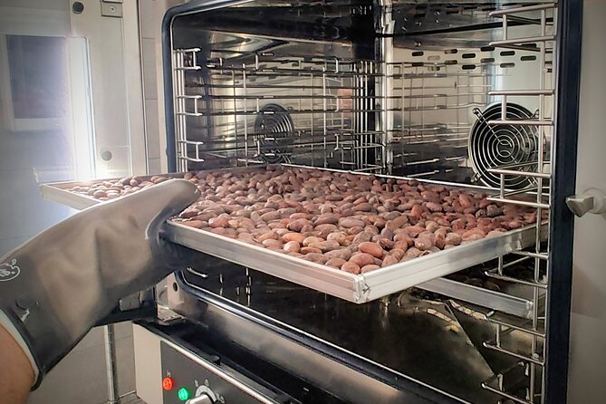 Become a chocolatier for a day, in Modica raw chocolate - Why the private format affects the value
