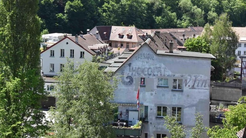 Bern: Chocolate Tasting Tour - Münsterplatz adds architecture and a slower pause