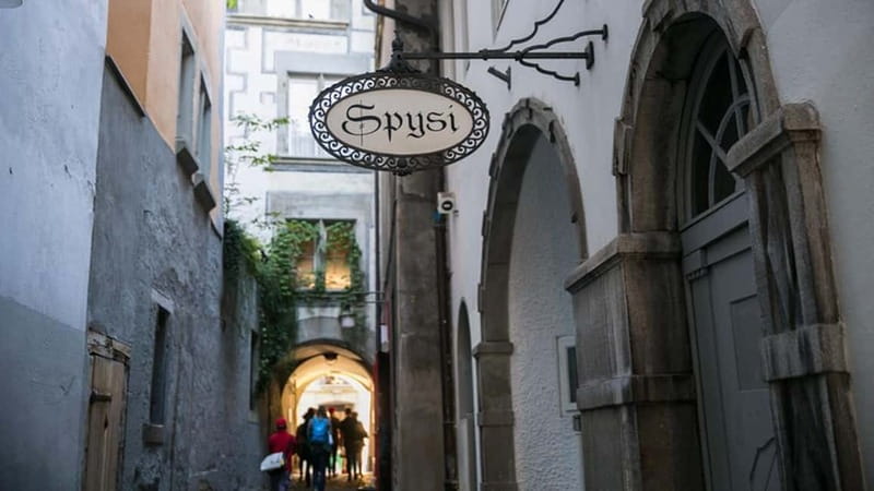 Bern: Chocolate Tasting Tour - Crossing Nydeggbrücke to Bear Park