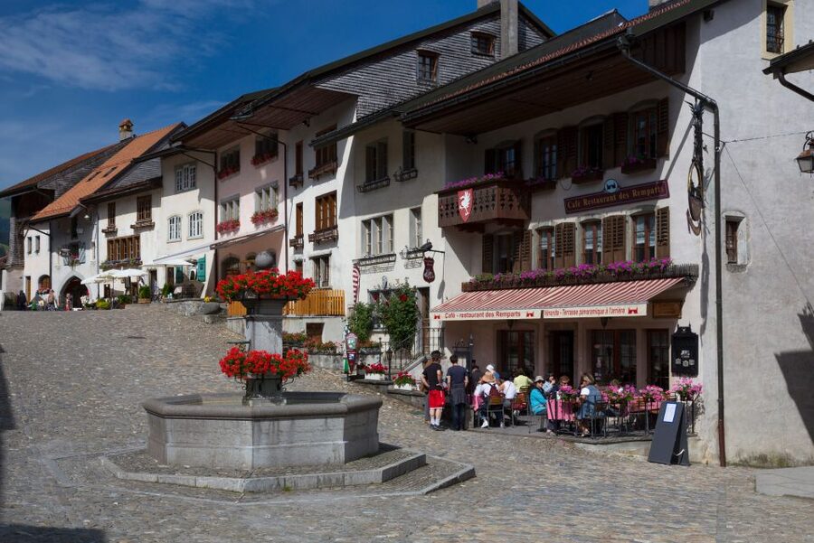 Bern: Gruyères Cheese and Cailler Chocolate Tasting Tour - Maison Cailler and the chocolate finale