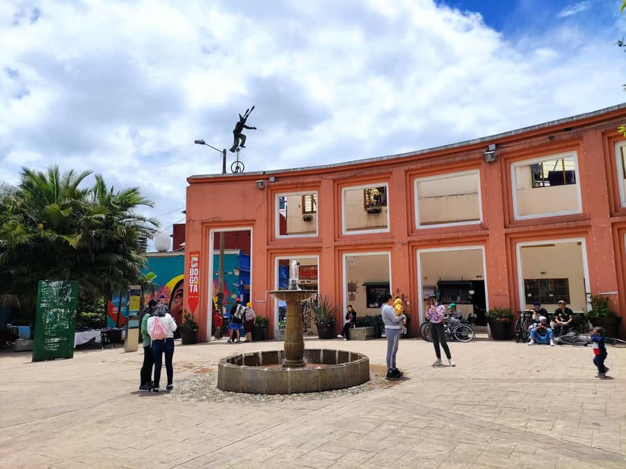 Bogotá: Candelaria Tour with Cacao and Coffee Workshop - Starting at Plazoleta del Rosario