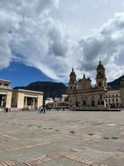 Bogotá: Candelaria Tour with Cacao and Coffee Workshop