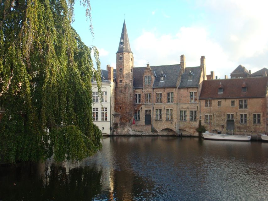 Bruges: 3-Hour Beer and Chocolate Tasting Private Tour - A three-course lunch at the brewery