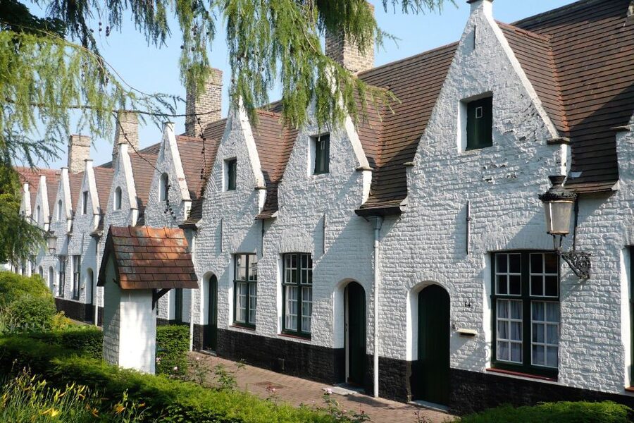 Bruges Beer and Chocolate Walking Tour - Three chocolate tastings and the Choco Story stop