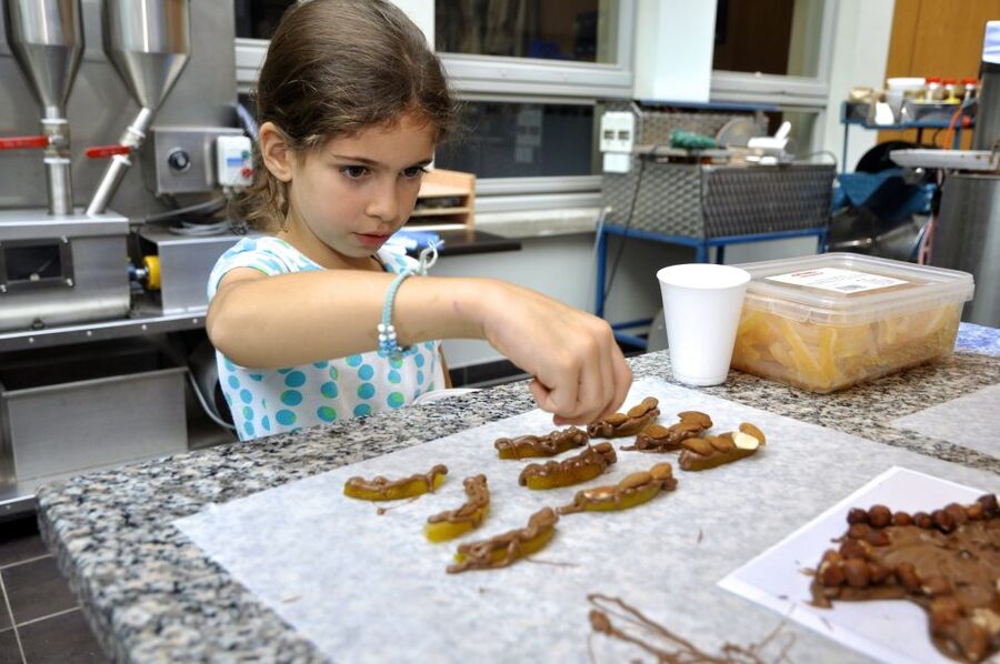 Bruges: Chocolate Making Workshop and Chocolate Museum Entry - The chocolate you take home