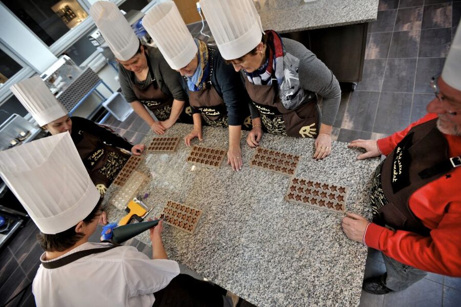 Bruges: Chocolate Making Workshop and Chocolate Museum Entry - How the one-hour timing affects the experience