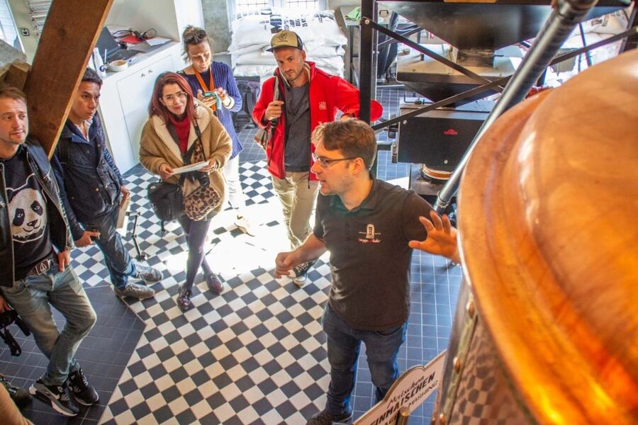 Bruges: History, Chocolate and Beer Walking Tour - The chocolate stop: from cocoa bean to praline