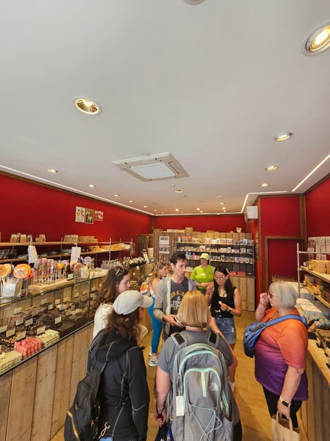 Bruges: Walking Tour with Hot Chocolate & Chocolate Tasting - A first chocolate stop in the old center
