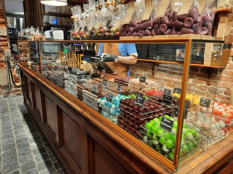 Brussels: 2.5-hour private tour to discover Belgian chocolate - Saint-Hubert Royal Galleries and the first tastings