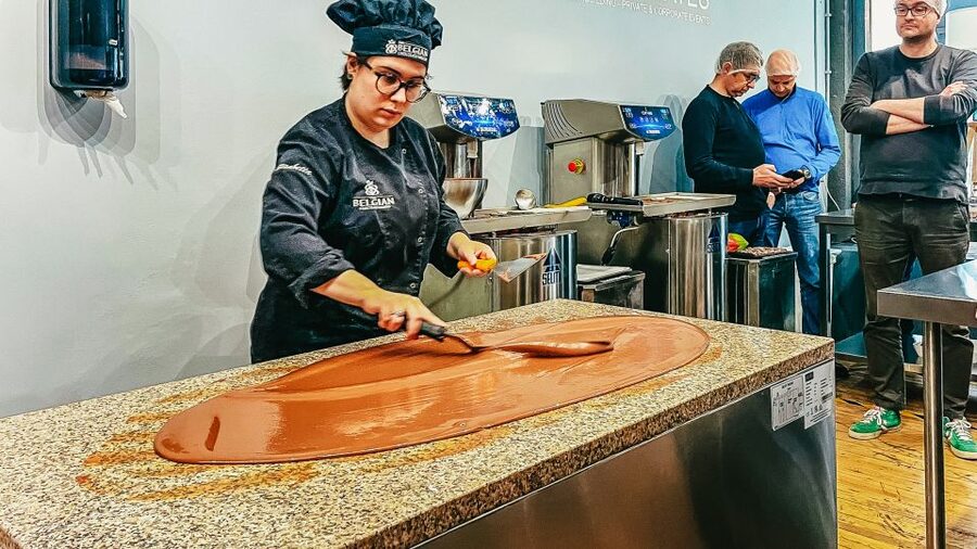 Brussels: Belgian Chocolate Making Workshop with Tastings - Visit the machinery after making chocolate