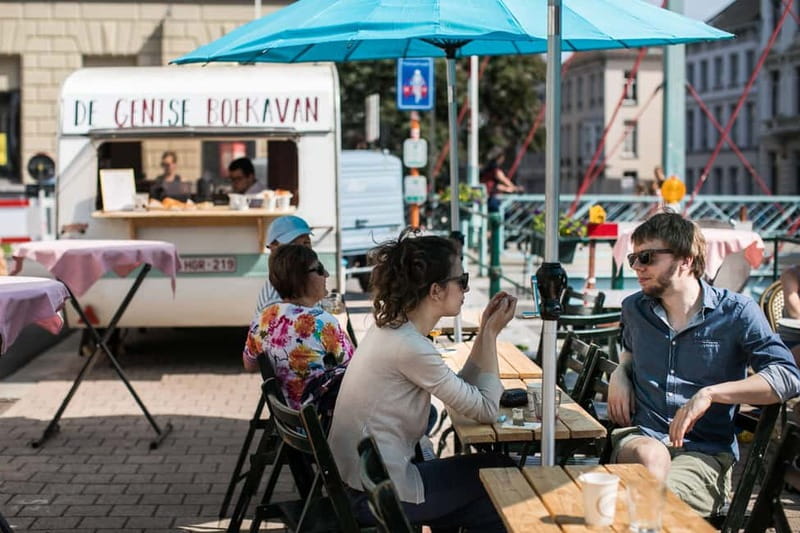 Brussels: Bruges & Ghent Tour w/ Cruise & Chocolate Tasting - Guides, languages, and group rhythm