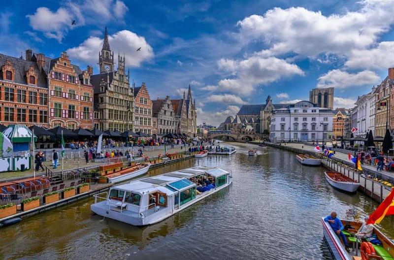 Brussels: Bruges & Ghent Tour w/ Cruise & Chocolate Tasting - Bruges begins with a guided walk