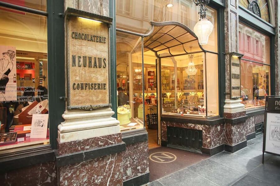 Brussels: Chocolate Appreciation and Tasting Walking Tour - Learning how to taste Belgian chocolate