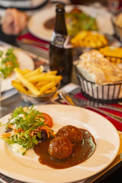 Brussels Food Tour: Main Dish, Beer, Waffle & Chocolate - Boulette and frites, Brussels comfort food