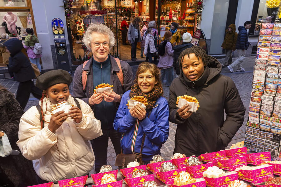 Brussels Food Tour: Main Dish, Beer, Waffle & Chocolate - Rue de lEtuve and the sweet finish
