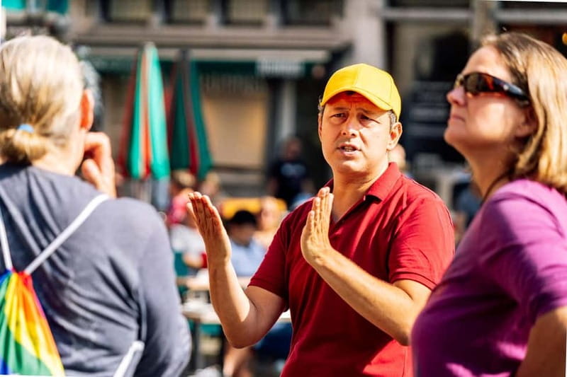 Brussels: Historical Tour with Chocolate & Waffle Tasting - Why this Brussels walk works so well
