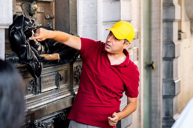Brussels: Historical Walking Tour with Chocolate & Waffle Tasting - Place Royale and the shift toward the upper city