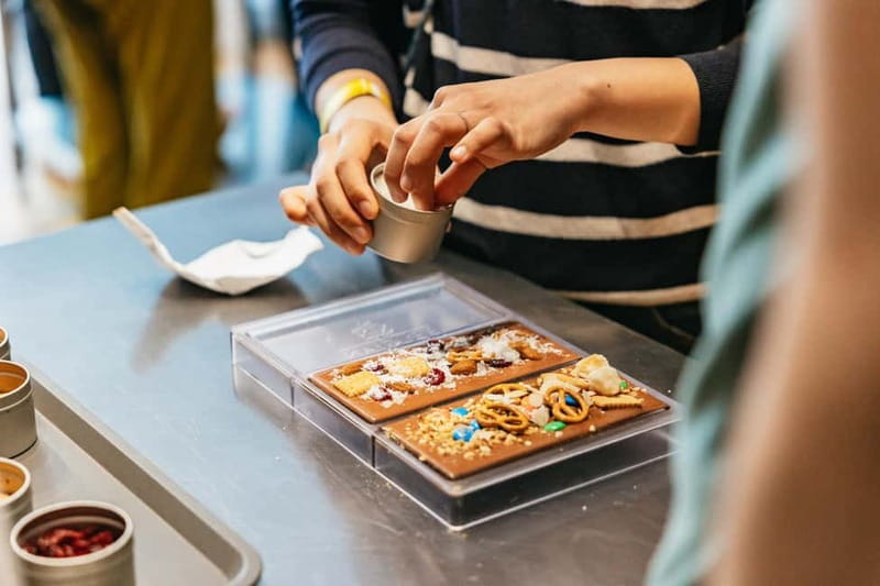 Brussels: Make Your Own Chocolates Workshop with Tastings - The meeting point at Place de la Justice 5