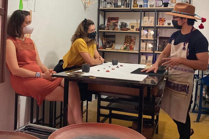 Cacao, Chocolate Experience in Oaxaca for Small Groups - The opening tasting: from unsweetened cocoa to regional chocolate