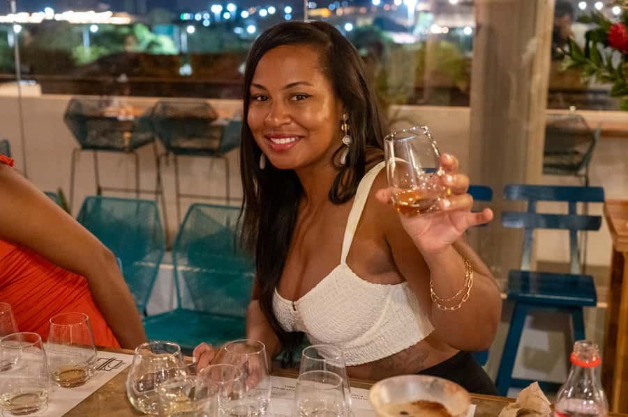 Cartagena: Express Rum and Chocolate Tasting Experience - The guides make the short format work