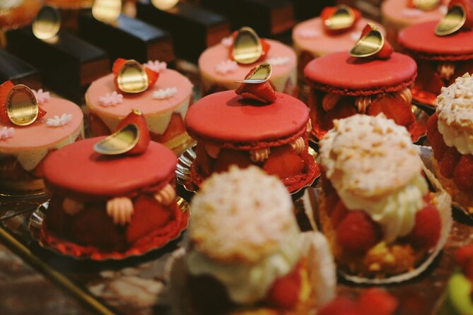 Chocolate and Pastry Walking Tour in Montmartre, Paris - Christophe Roussel and the macarons
