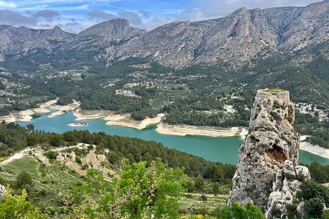 Chocolate Factory and Guadalest Castle - Entering Guadalest through the rock
