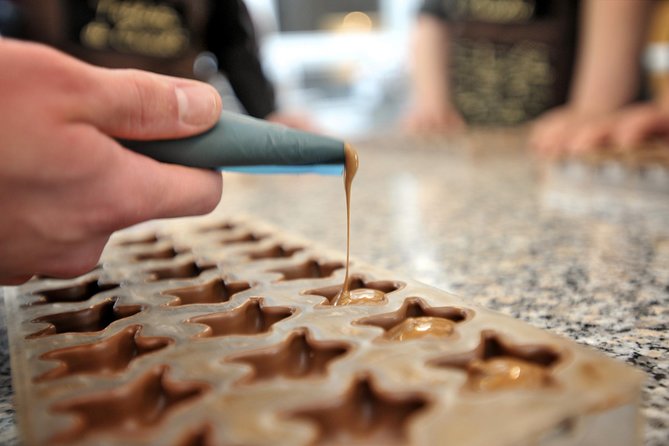 Chocolate Workshop at Choco-Story Brugge - The one-hour workshop: simple skills, plenty of chocolate
