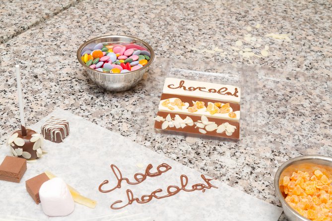 Colmar: Chocolate creation workshop at Choco-Story - The 45-minute workshop: coating, decorating, and molding
