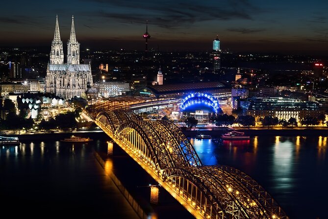 Cologne Private Roundtrip transfer incl. chocolate museum tickets - One hour to explore Cologne on your own