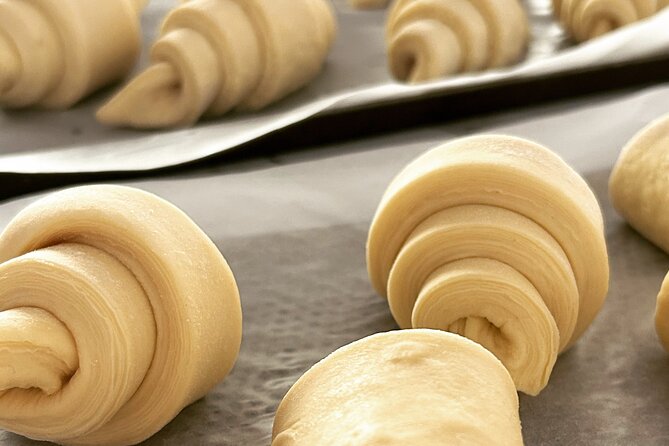 Croissants and pains au chocolat with a pastry chef in Paris - Key points to know before booking