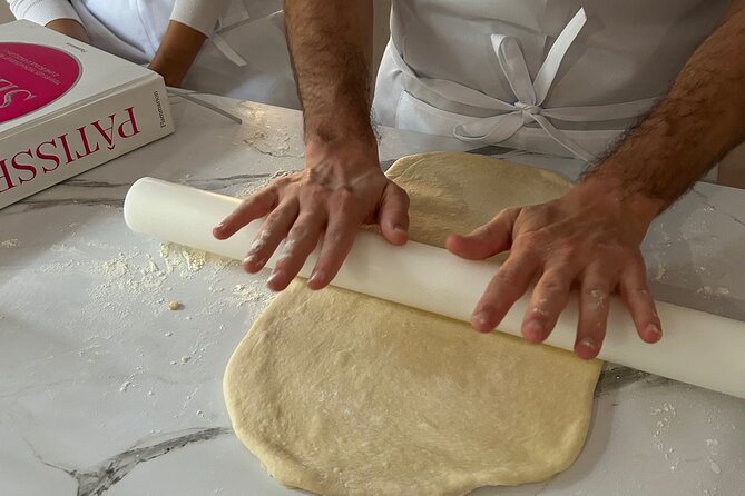 Croissants and pains au chocolat with a pastry chef in Paris - Baking, tasting, and taking pastries with you