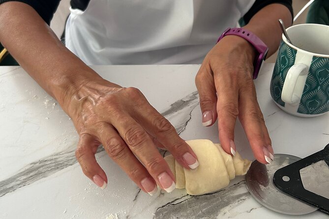 Croissants and pains au chocolat with a pastry chef in Paris - Who should book this experience
