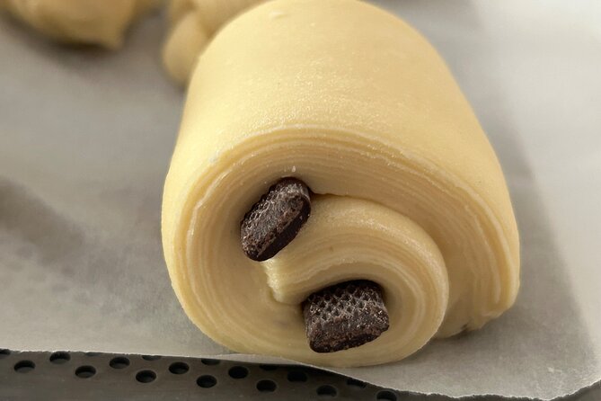 Croissants and pains au chocolat with a pastry chef in Paris - From dough to laminated layers